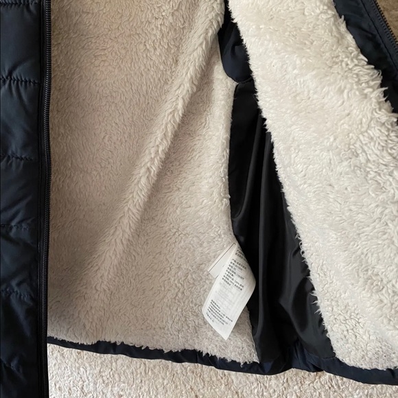 2/$50 🦋 Hollister Sherpa Zip Up Vest Size XS - Picture 5 of 8